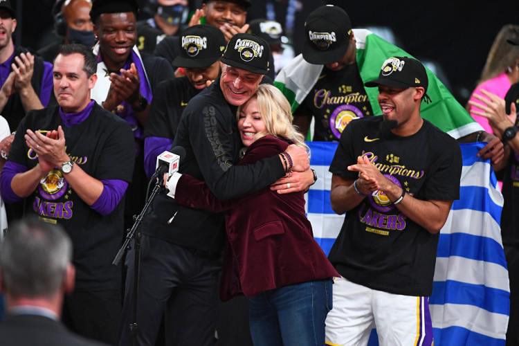 经营有方！巴斯时代湖人夺冠数&amp;amp;出MVP数&amp;amp;季后赛胜场都是联盟第1