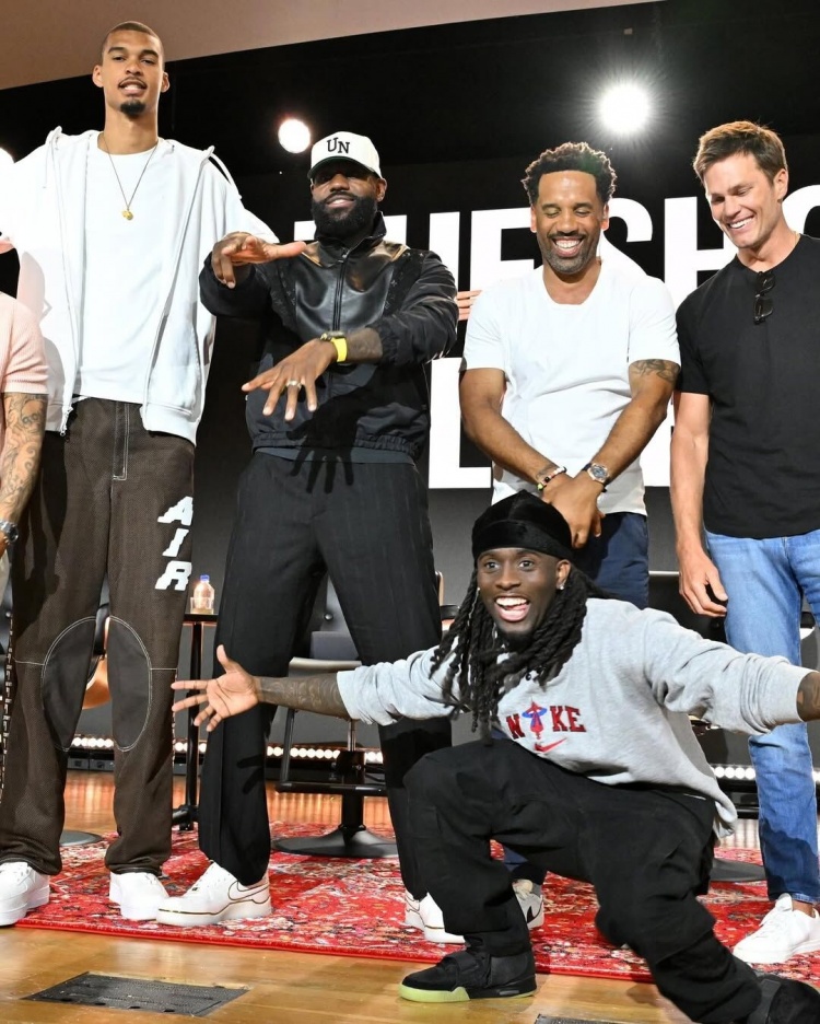 文班亚马：我会请教年长球星问题 他们的回答我都做了笔记📙