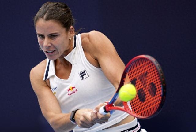 温网女单第三轮：纳瓦罗2-1击败卫冕冠军克雷吉茨科娃