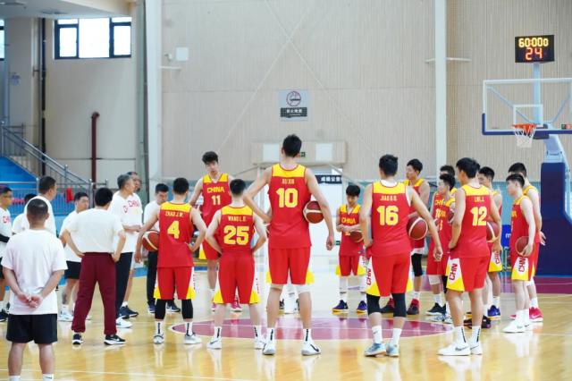 必一运动官网-末节失误连连葬送好局 进攻乏力仍是中国队老大难