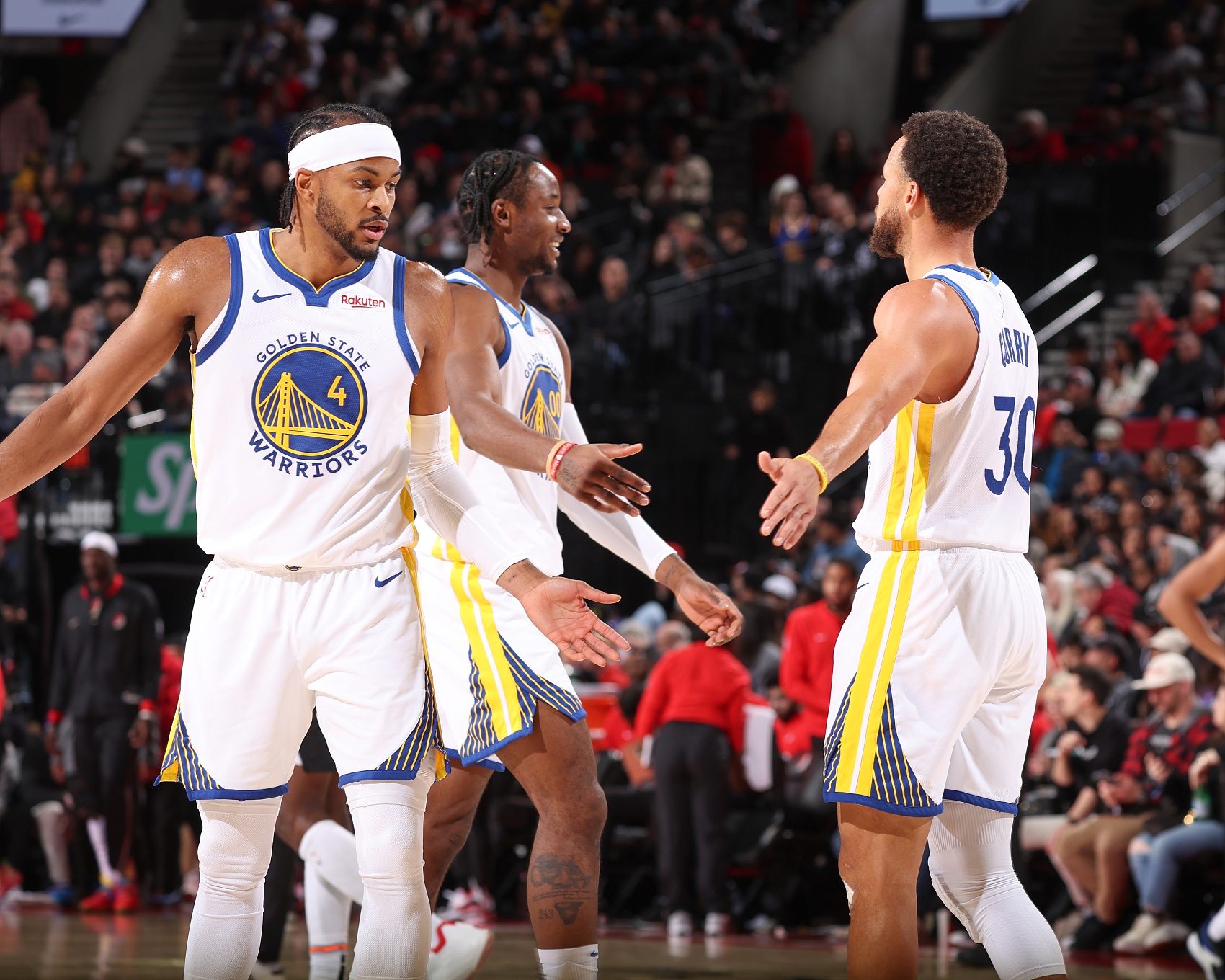 B体育必一运动-库里谈穆迪：他的三分非常有帮助 他不在乎命中率&amp;投篮没有压力