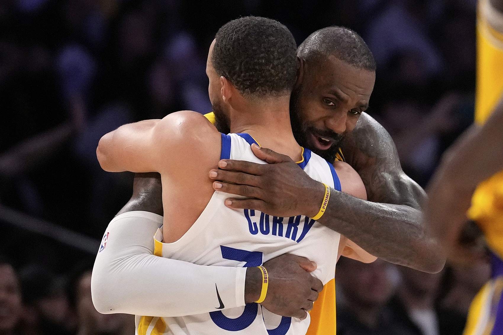 必一运动官网-老将底薪？送走巴特勒？库里格林或将招募老詹但勇士该如何操作？