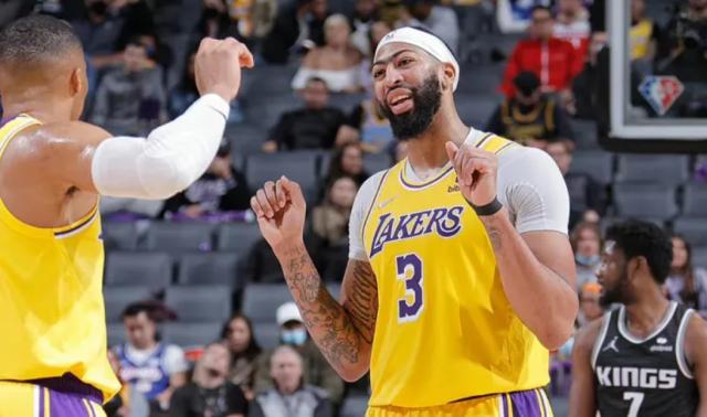 必一运动-浓眉：这赛季考验我的领导能力 大哥们鼓励我发声