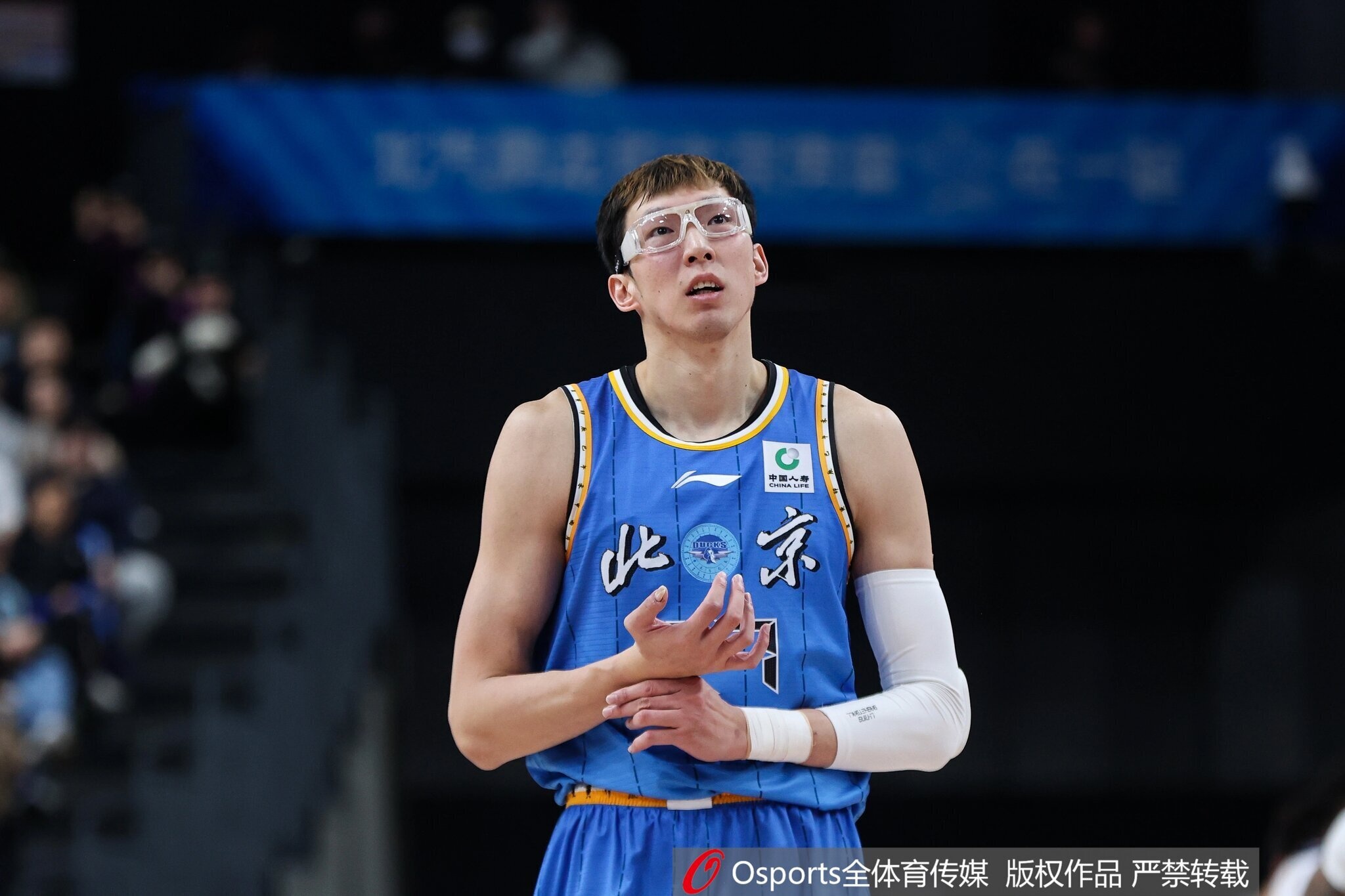 Bsports必一体育-表现平平！周琦9中4拿到10分9板  罚球4中2