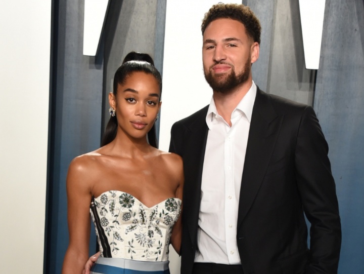 必一运动官网-渣男实锤！克莱上一段恋情也是被曝出轨 而且出了两回！